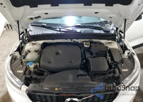 2021 Volvo Xc40 T5 R-Design z USA, uszkodzony, nr VIN YV4162UM2M2545264